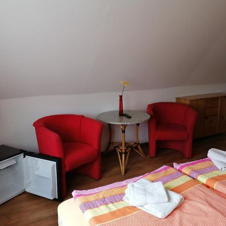 Pension Und Bistro" Dat Olle Fischerhus" Hotel Ralswiek Eksteriør billede