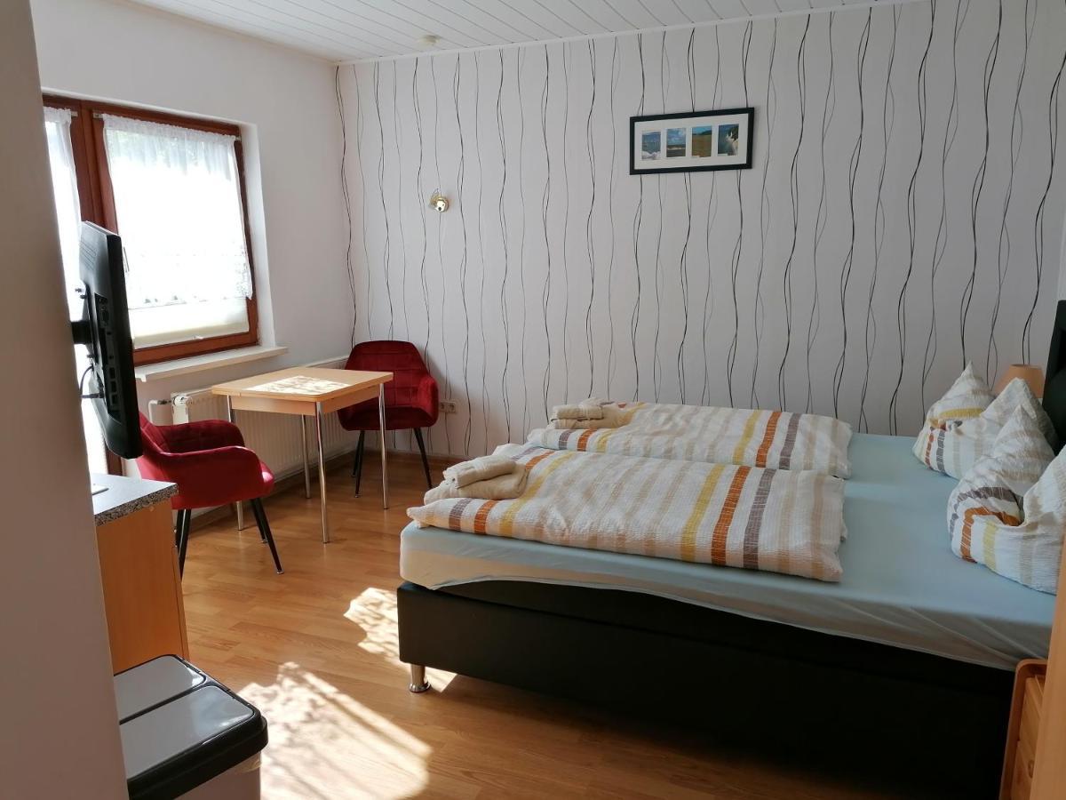 Pension Und Bistro" Dat Olle Fischerhus" Hotel Ralswiek Eksteriør billede