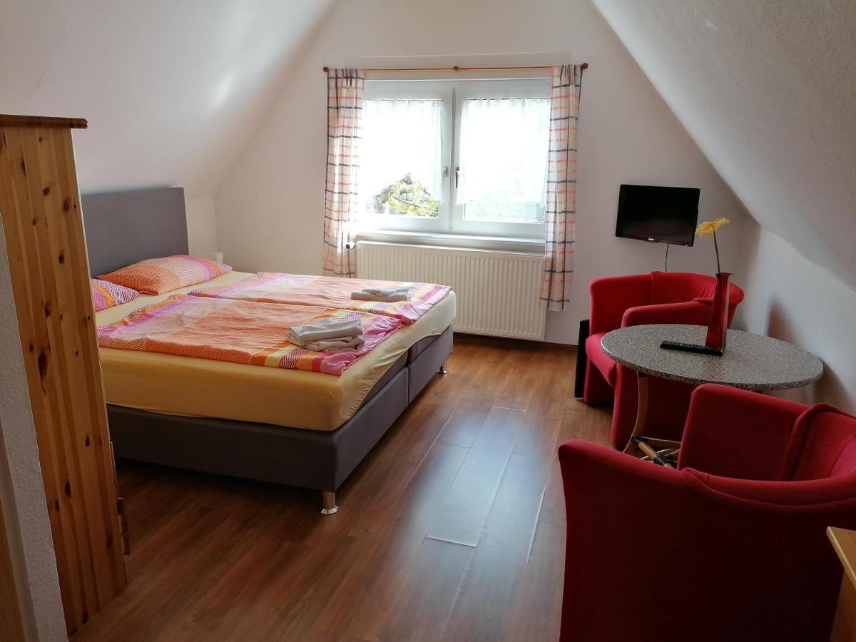 Pension Und Bistro" Dat Olle Fischerhus" Hotel Ralswiek Eksteriør billede
