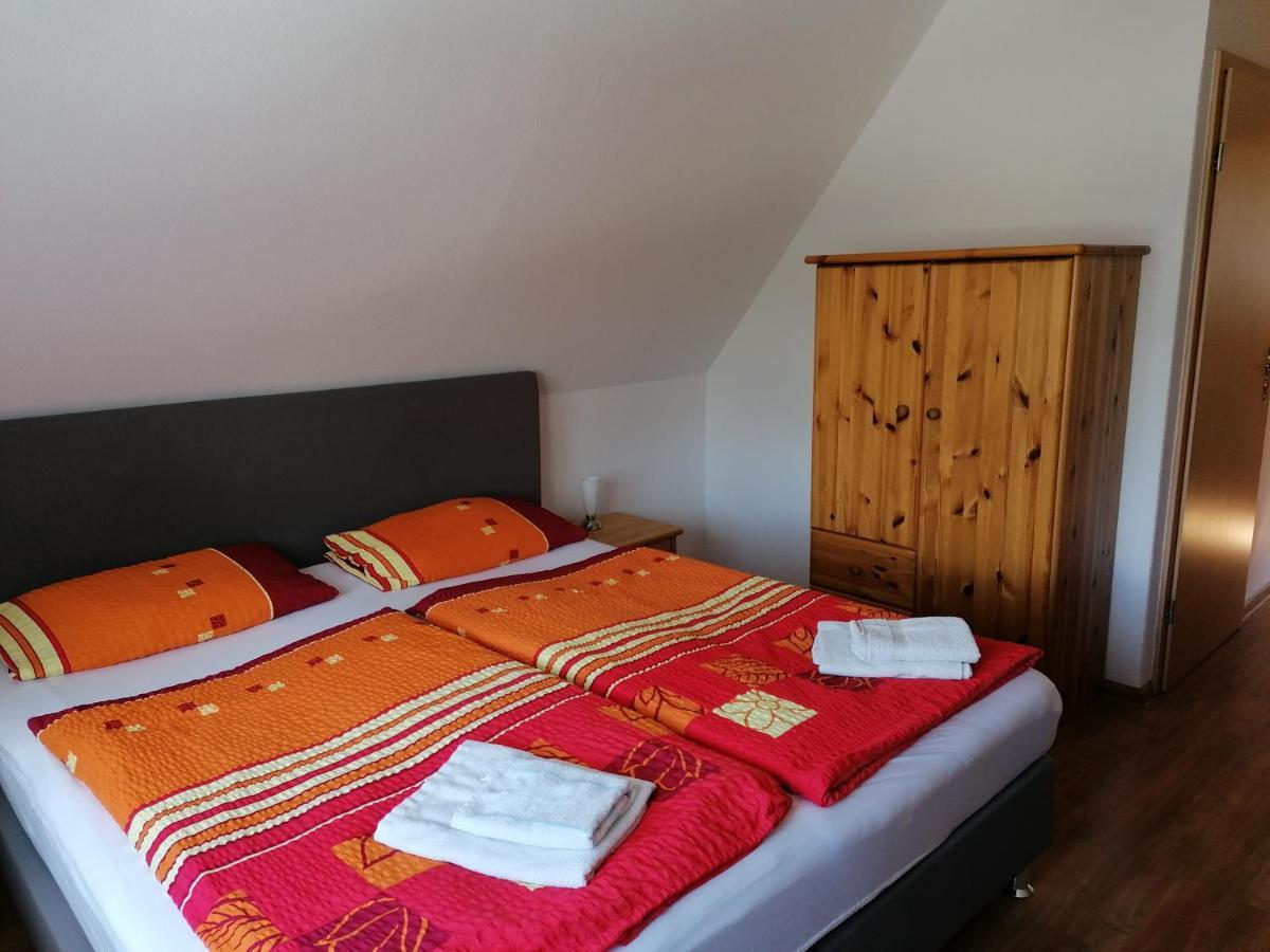 Pension Und Bistro" Dat Olle Fischerhus" Hotel Ralswiek Eksteriør billede